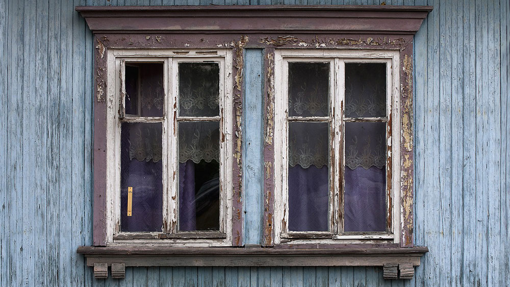 Friends don't let friends neglect to maintain exterior windows.