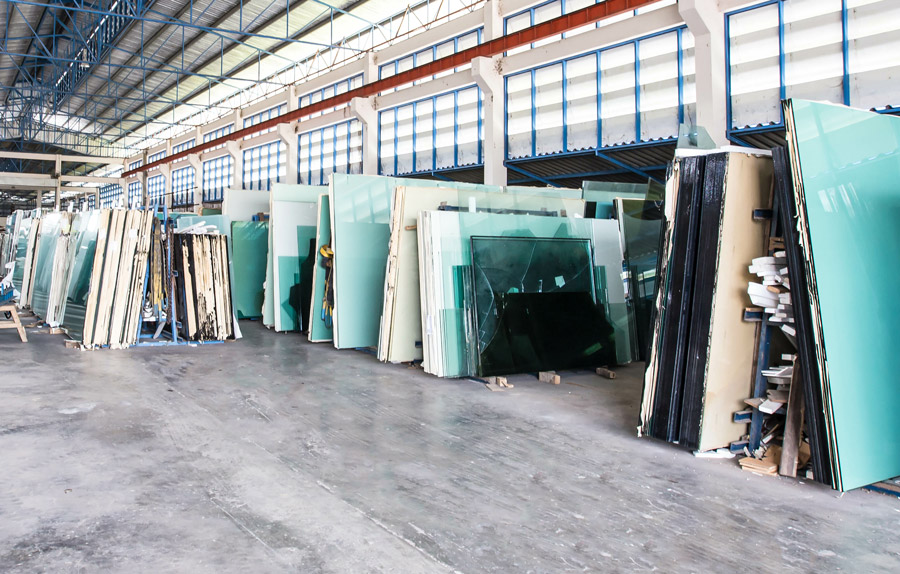 tempered and regular glass for home windows in a factory